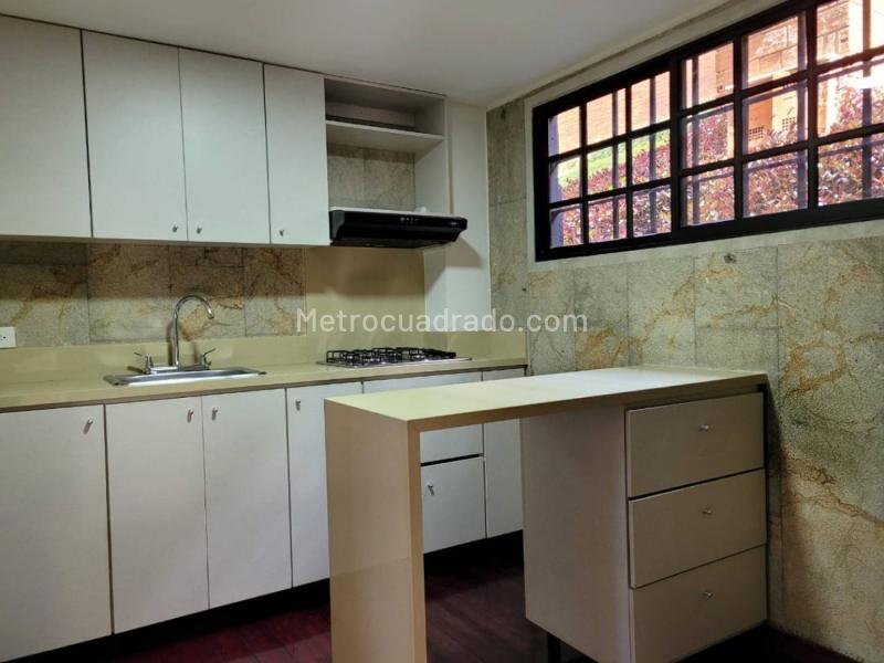 Apartamento en Arriendo, Poblado Altos Del Poblado, Medellín - 4