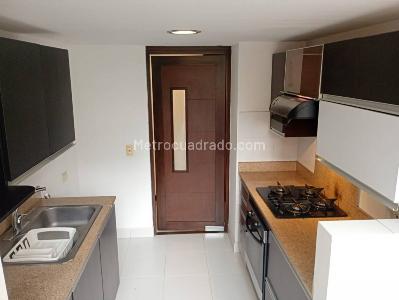 Apartamento de 2 alcobas en venta en El Poblado, Medellín, 90 m² · foto 2 de 20