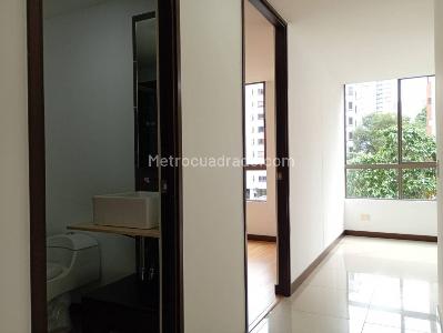 Apartamento de 2 alcobas en venta en El Poblado, Medellín, 90 m² · foto 11 de 20