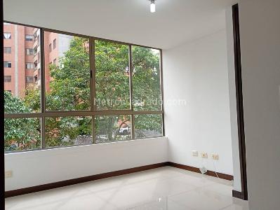 Apartamento de 2 alcobas en venta en El Poblado, Medellín, 90 m² · foto 18 de 20