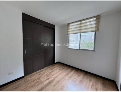 Apartamento de 3 alcobas en venta en Holanda, Sabaneta, 70 m² · foto 13 de 15