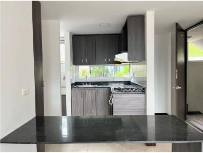 Apartamento de 3 alcobas en venta en Holanda, Sabaneta, 70 m² · foto 2 de 15