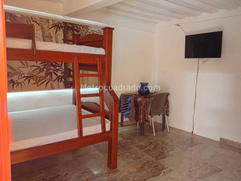 Apartamento Amoblado de 3 Habitaciones en Centro (75 m²) - 2