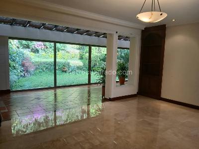 Casa de 3 alcobas en arriendo en Los Balsos, Medellín, 217 m² · foto 2 de 20
