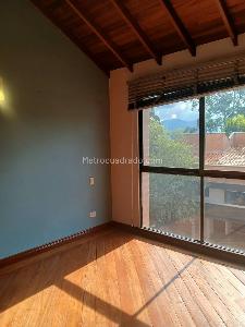 Casa de 3 alcobas en arriendo en Los Balsos, Medellín, 217 m² · foto 13 de 20
