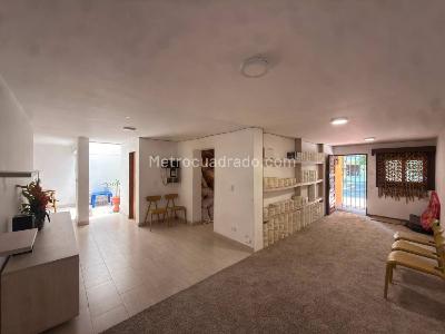 Casa de 3 alcobas en venta en Belen Rosales, Medellín, 194 m² · foto 3 de 13