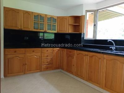 Casa de 5 alcobas en venta en El Poblado, Medellín, 980 m² · foto 3 de 20