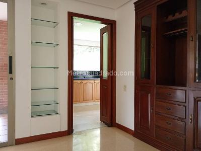 Casa de 5 alcobas en venta en El Poblado, Medellín, 980 m² · foto 4 de 20