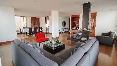 Apartamento de 4 alcobas en venta en Chico San Patricio, Bogotá, 234 m² · foto 2 de 20