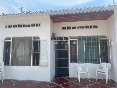 Casa de 3 alcobas en venta en Brisas De Girardot, Girardot, 72 m² · foto 2 de 20