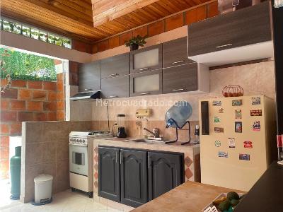 Casa de 3 alcobas en venta en Brisas De Girardot, Girardot, 72 m² · foto 7 de 20
