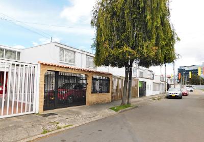 Casa de 5 alcobas en venta en Polo Club, Bogotá, 233 m² · foto 2 de 20