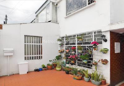 Casa de 5 alcobas en venta en Polo Club, Bogotá, 233 m² · foto 3 de 20