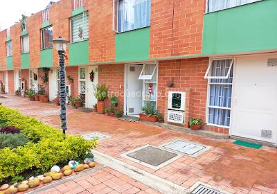 Casa en venta en San Antonio Norte, Bogotá · foto 2 de 20