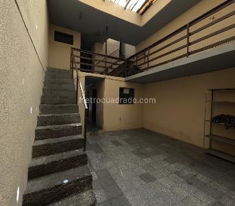 Casa de 5 alcobas en venta en Las Ferias, Bogotá, 276 m² · foto 2 de 20