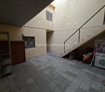 Casa de 5 alcobas en venta en Las Ferias, Bogotá, 276 m² · foto 3 de 20