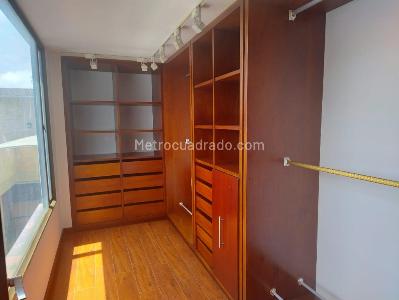 Apartamento de 5 alcobas en arriendo en Santa Barbara Central, Bogotá, 340 m² · foto 17 de 20