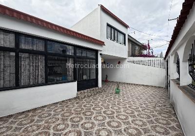 Casa de 5 alcobas en venta en Pontevedra, Bogotá, 297 m² · foto 2 de 20