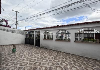 Casa de 5 alcobas en venta en Pontevedra, Bogotá, 297 m² · foto 3 de 20