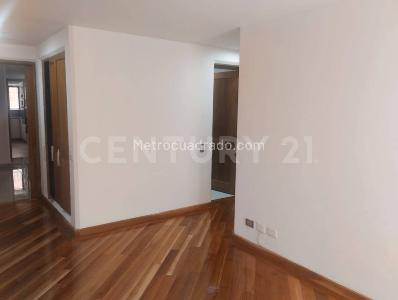 Apartamento de 4 alcobas en venta en Chico, Bogotá, 240 m² · foto 8 de 20