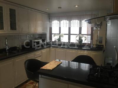Apartamento de 4 alcobas en venta en Chico Navarra, Bogotá, 295 m² · foto 3 de 20