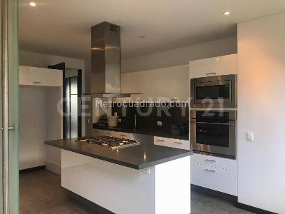 Apartamento de 3 alcobas en venta en El Castillo, Bogotá, 220 m² · foto 14 de 20