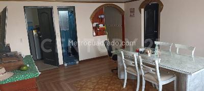 Casa de 5 alcobas en venta en Villa Hermosa, Bogotá, 282 m² · foto 3 de 12