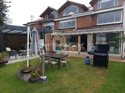 Casa de 2 alcobas en venta en San Jose De Bavaria, Bogotá, 500 m² · foto 2 de 19