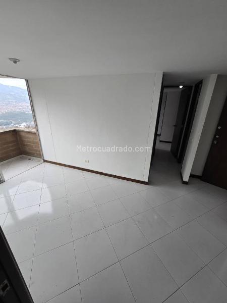 Functional 3BR Apartment in La Loma Del Indio - 2