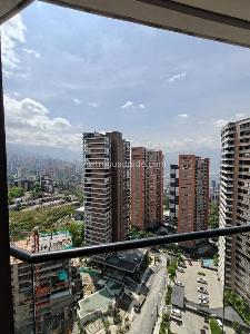Apartamento de 2 alcobas en arriendo en Poblado Altos Delpoblado, Medellín, 79 m² · foto 7 de 14