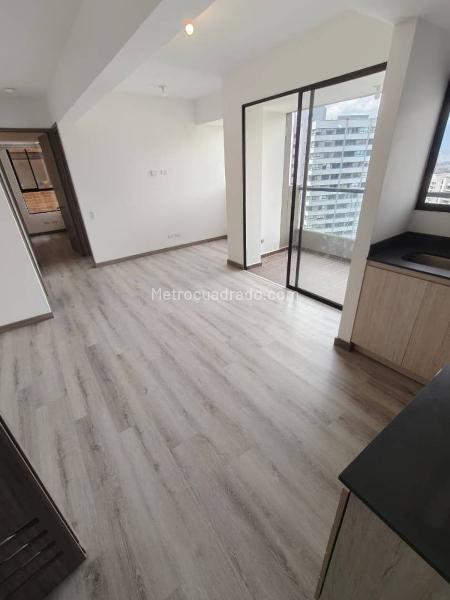 Apartamento de 2 Alcobas con Balcón y Parqueadero Privado en Altos del Poblado - 2
