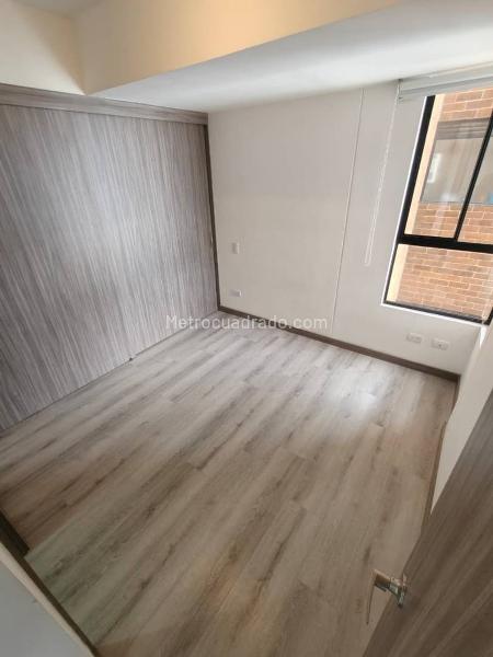 Apartamento de 2 Alcobas con Balcón y Parqueadero Privado en Altos del Poblado - 9