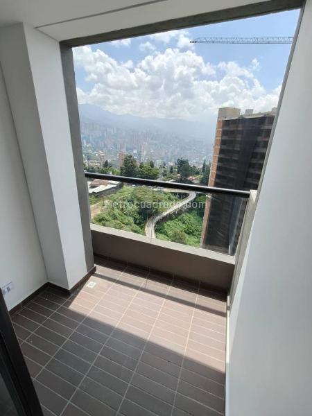 Apartamento Funcional de 3 Alcobas con Balcón en Altos del Poblado - 5
