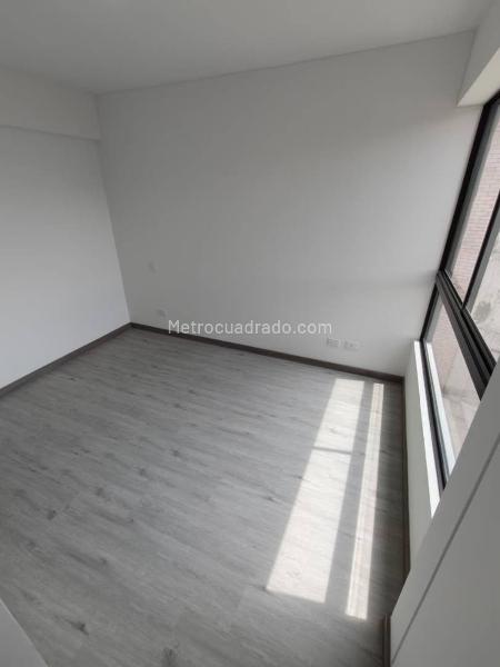 Apartamento Funcional de 3 Alcobas con Balcón en Altos del Poblado - 6