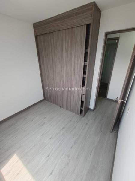 Apartamento Funcional de 3 Alcobas con Balcón en Altos del Poblado - 7