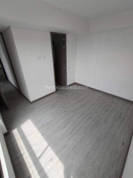Apartamento Funcional de 3 Alcobas con Balcón en Altos del Poblado - 8