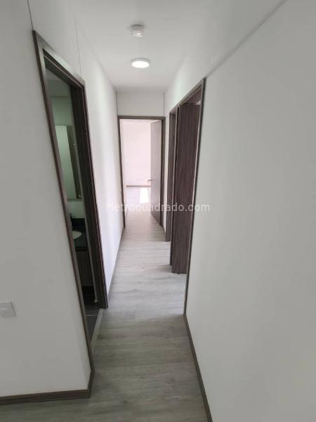 Apartamento Funcional de 3 Alcobas con Balcón en Altos del Poblado - 9
