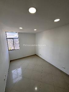Apartamento de 2 alcobas en venta en El Poblado Loma Del Indio, Medellín, 55 m² · foto 4 de 15