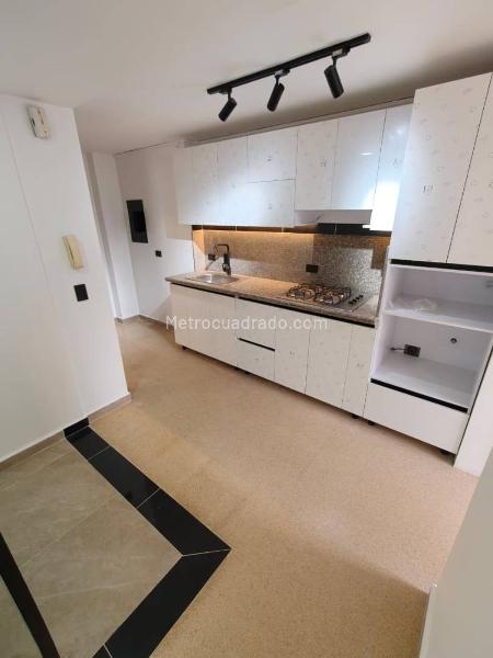 Duplex de 4 Alcobas en Altos del Poblado con Balcón - 2