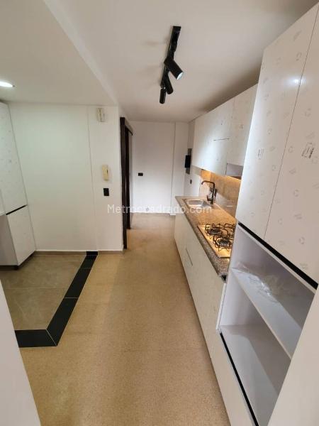 Duplex de 4 Alcobas en Altos del Poblado con Balcón - 3