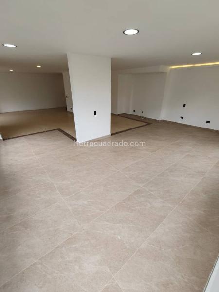 Duplex de 4 Alcobas en Altos del Poblado con Balcón - 7