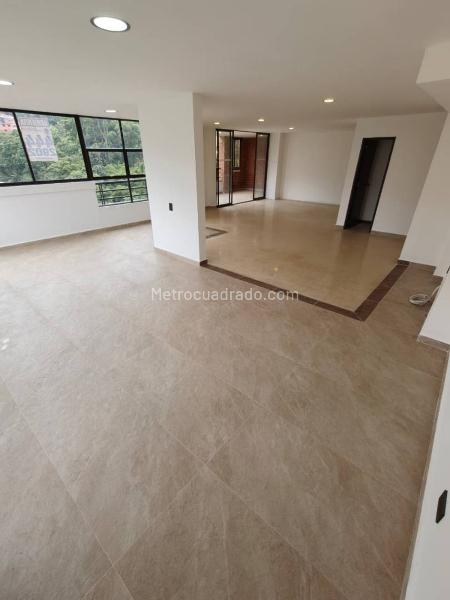 Duplex de 4 Alcobas en Altos del Poblado con Balcón - 8