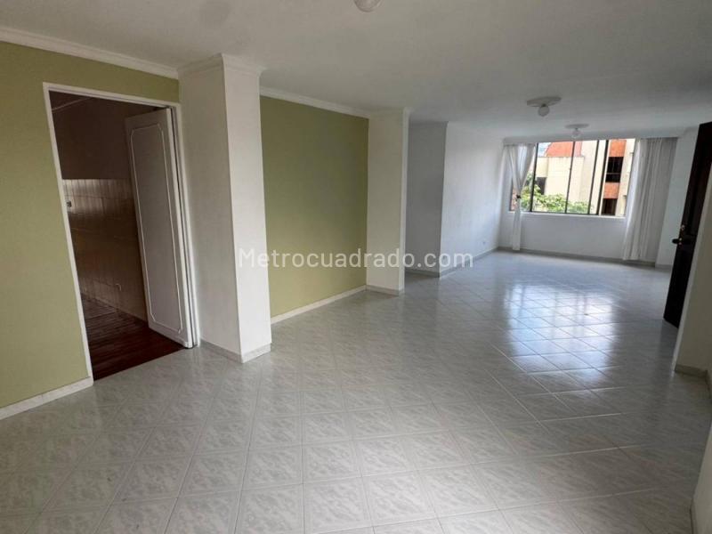 Spacious 3BR Apartment in Simon Bolivar