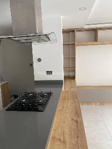 Apartamento de 2 alcobas en arriendo en El Poblado Loma Del Indio, Medellín, 60 m² · foto 2 de 17