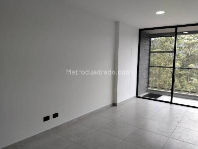 Apartamento de 2 alcobas en venta en Lomas Del Escobero, Medellín, 74 m² · foto 2 de 18