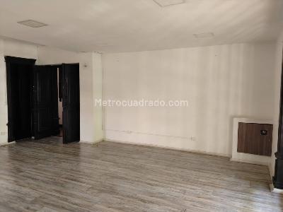 Casa de 5 alcobas en arriendo en Las Lomas 2, Medellín, 605 m² · foto 2 de 20