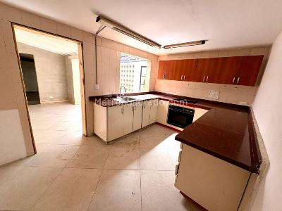 Casa de 4 alcobas en venta en El Poblado, Medellín, 400 m² · foto 13 de 17