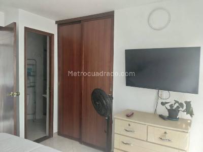 Apartamento de 2 alcobas en venta en El Poblado Loma Del Indio, Medellín, 56 m² · foto 12 de 19