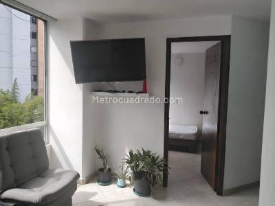Apartamento de 2 alcobas en venta en El Poblado Loma Del Indio, Medellín, 56 m² · foto 2 de 19