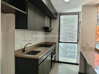 Apartamento de 3 alcobas en arriendo en Poblado Altos Del Poblado, Medellín, 80 m² · foto 2 de 13